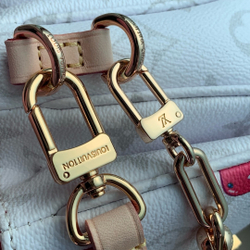 Louis Vuitton Pochette Metis East West