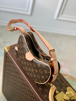 Louis Vuitton Croissant MM Bag