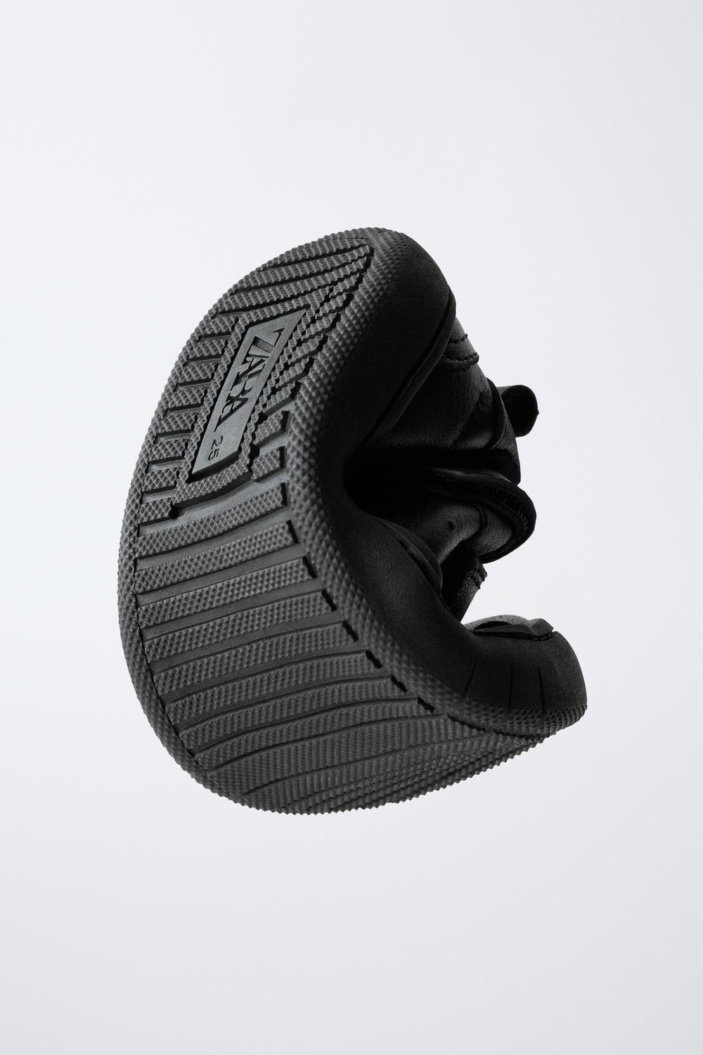 ZARA КОЖАНЫЕ КРОССОВКИ BAREFOOT, ЧЕРНЫЙ