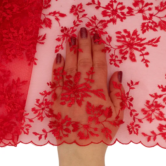 Вышивка на сетке красная 20 см