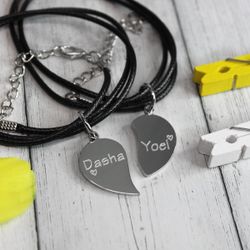 Парные кожаные браслеты-шнуры Две половинки с гравировкой на заказ