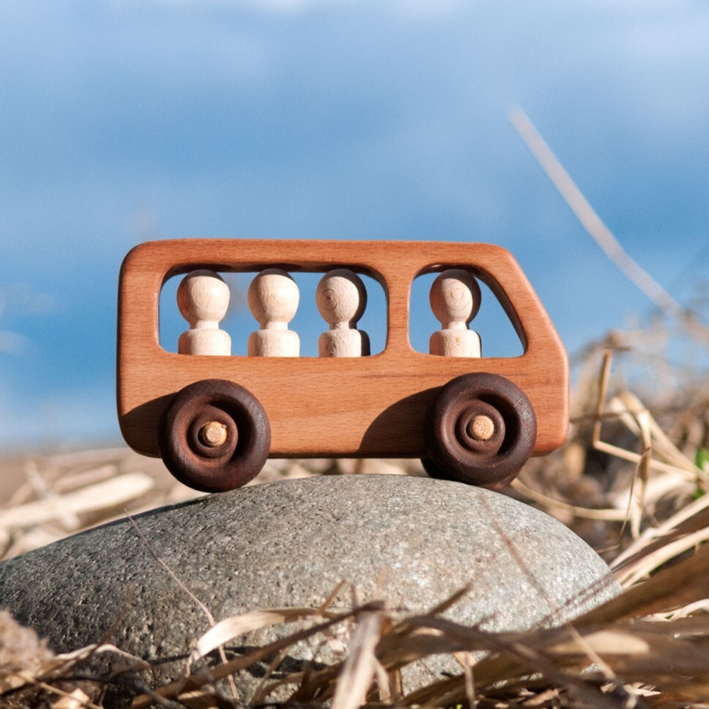 Машинка Автобус с пассажирами  Леснушки