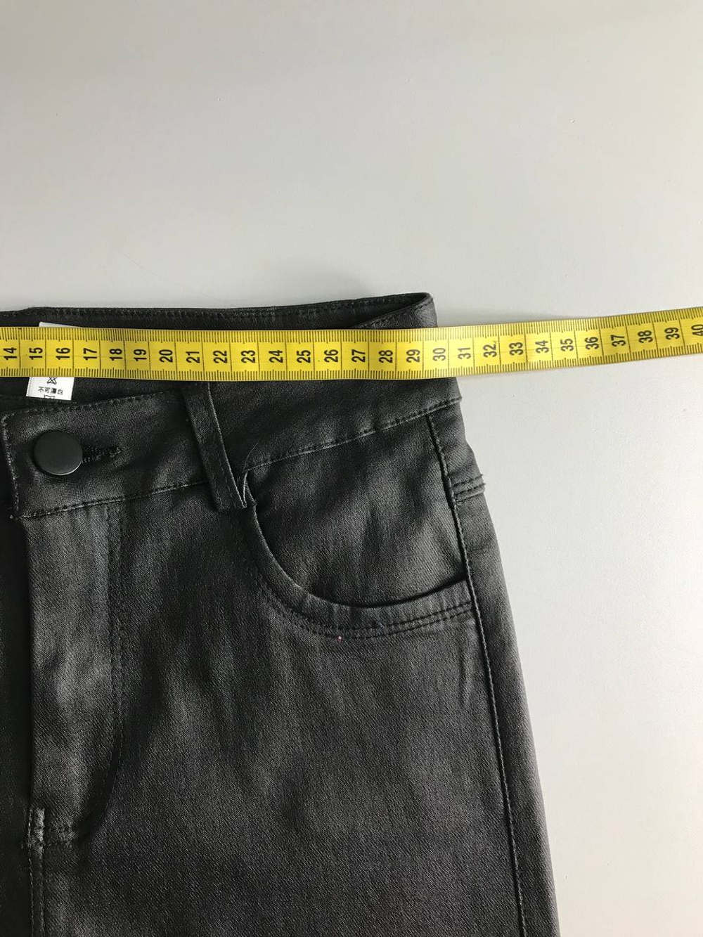 Джинсы обтягивающего кроя, визуально на 40/42 размер