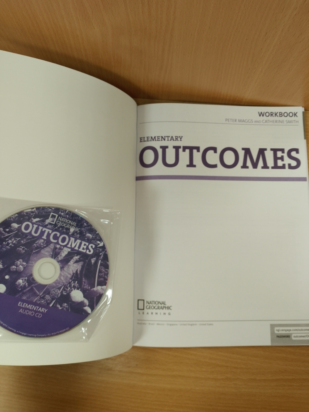 Outcomes (Second Edition) Elementary: Student's Book with DVD-ROM + Workbook(+ CD)