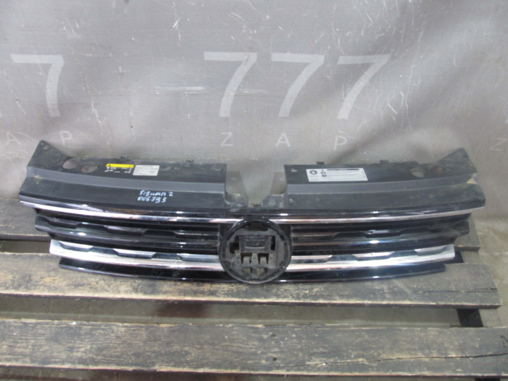 Решетка радиатора Volkswagen Tiguan 2 16-21 Б/У Оригинал 
5NA853651BZLL