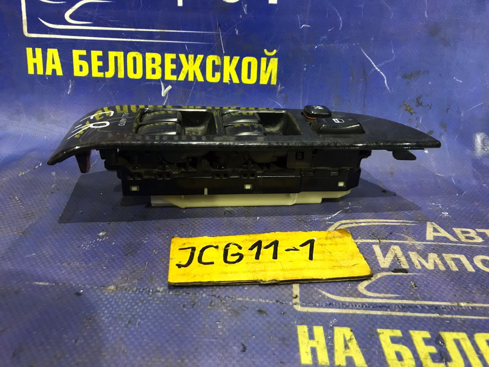 Блок управления стеклоподъемниками TOYOTA BREVIS 2001