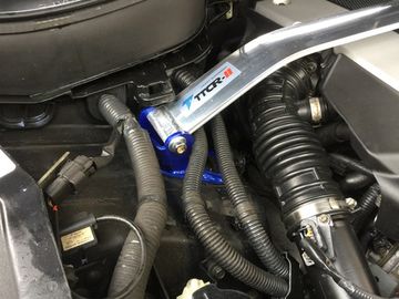 Распорка передних стоек Infiniti FX35 / FX37 /FX50 / QX70 2008-2017