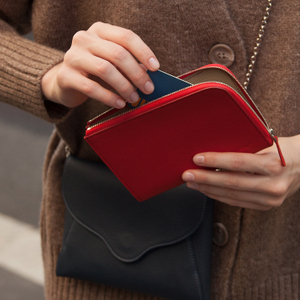 Кошелек женский кожаный, теленок красного цвета