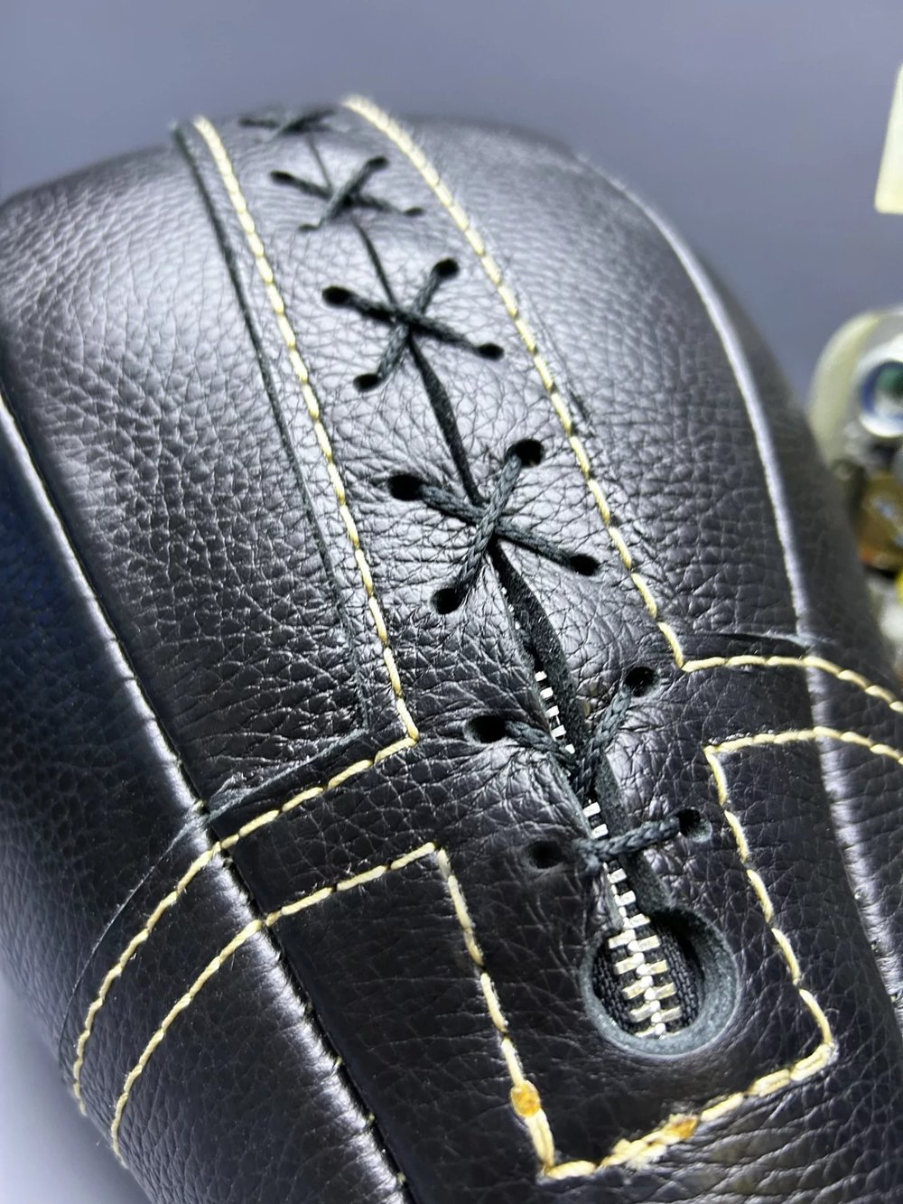 Набивная груша (черная) с усиленной оксидированной шпилькой