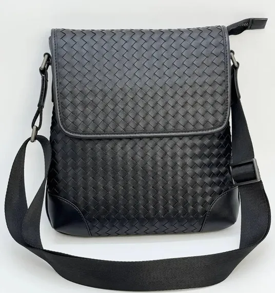 Сумка мужская кожаная Bottega Veneta через плечо