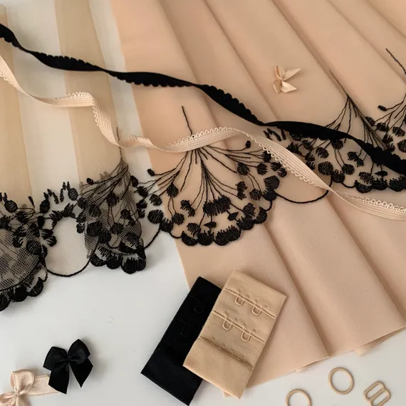 Вышивка на сетке телесная/черная 22 см