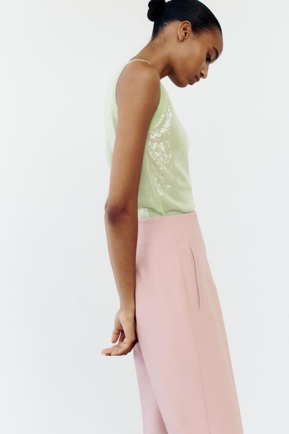 ZARA ТРИКОТАЖНЫЙ ТОП С ПАЙЕТКАМИ БЕЗ РУКАВОВ, СВЕТЛО-ЗЕЛЕНЫЙ