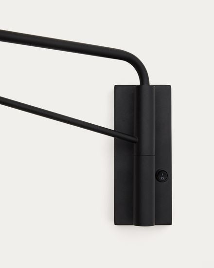 Настенный светильник Eilo из черной стали с плафоном из матового стекла