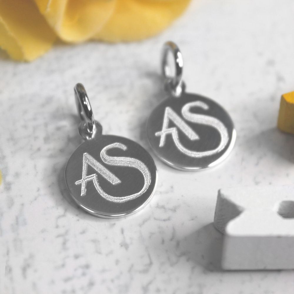 Парные серебряные кулоны с гравировкой на заказ