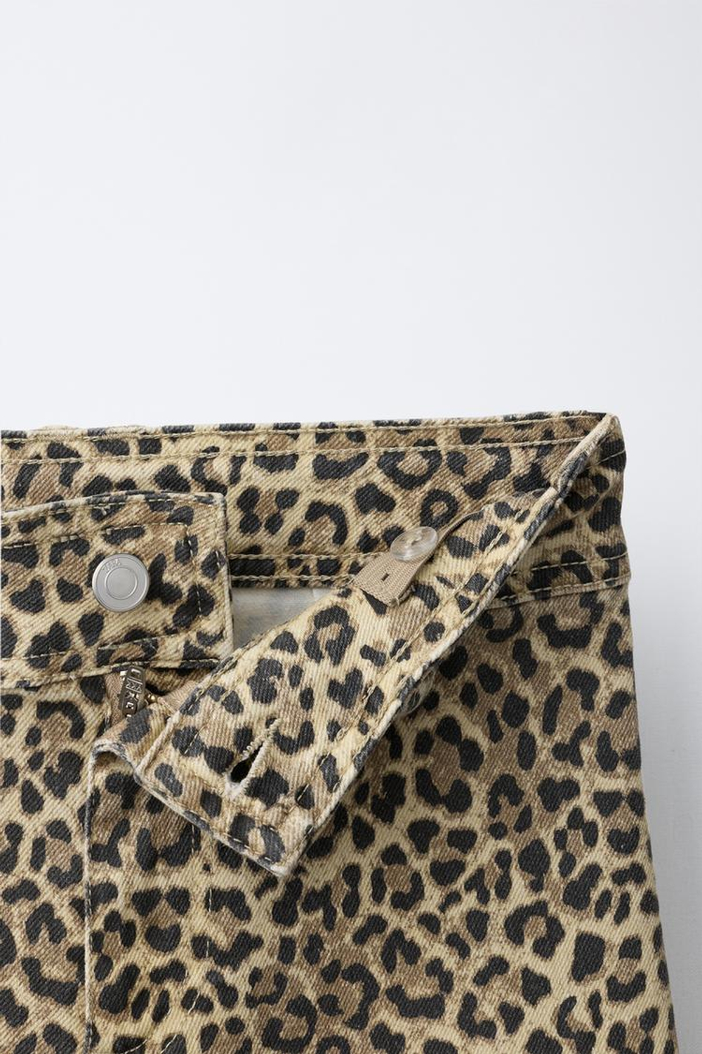 ZARA ДЖИНСЫ MARINE С АНИМАЛИСТИЧЕСКИМ ПРИНТОМ, КОРИЧНЕВЫЙ