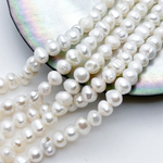 Жемчуг, размер около 5,5*4,8 мм, цена за 36-37 шт (1/2 нити)