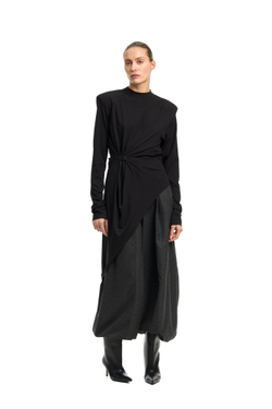 Лонгслив с бельевой деталью черный