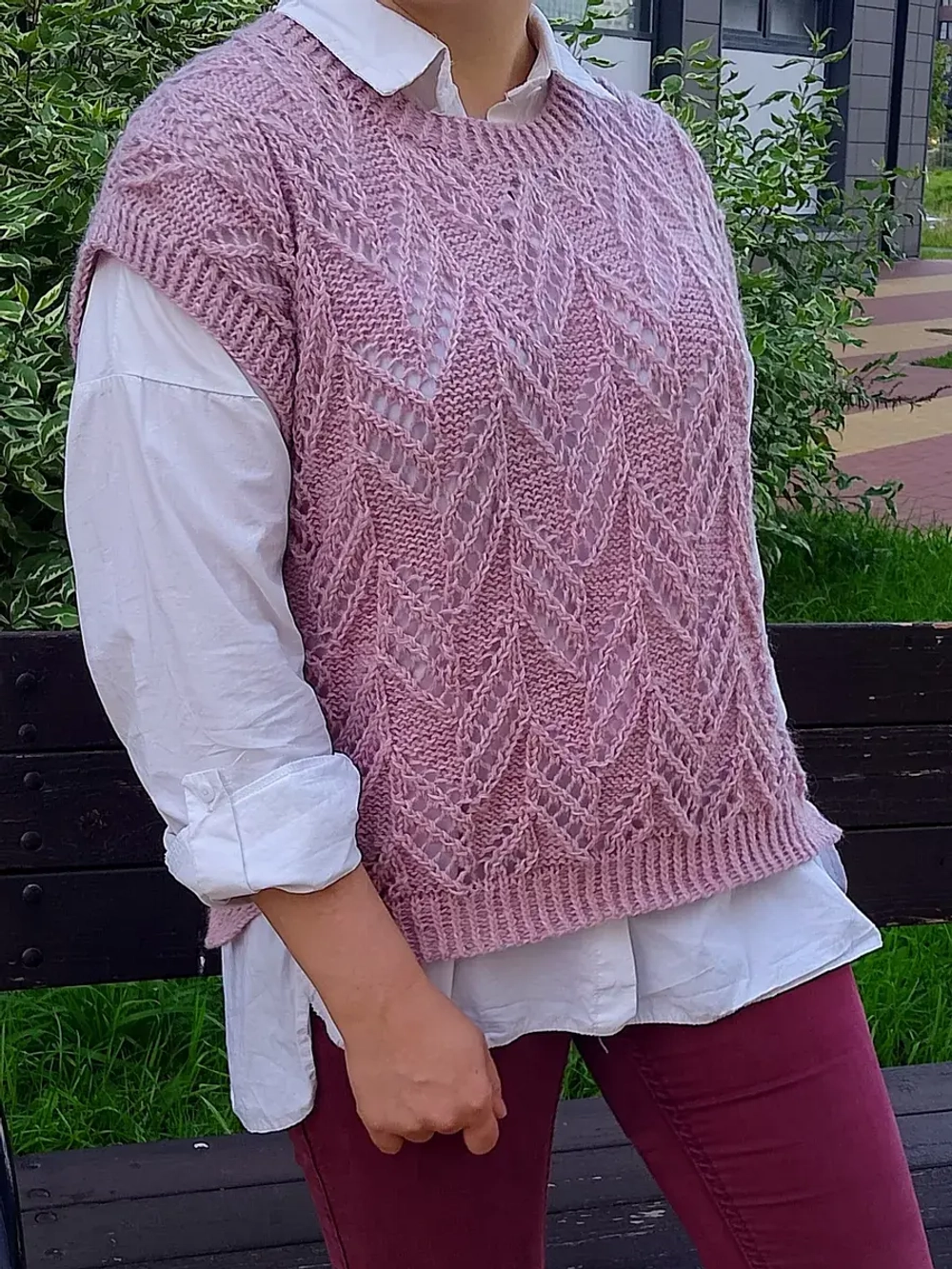 Жилет вязаный ажурный