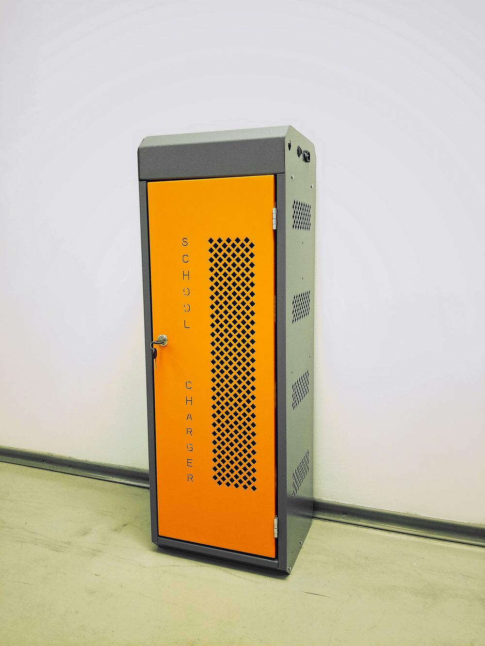 Навесной шкаф с USB выходами для зарядки 20 планшетов