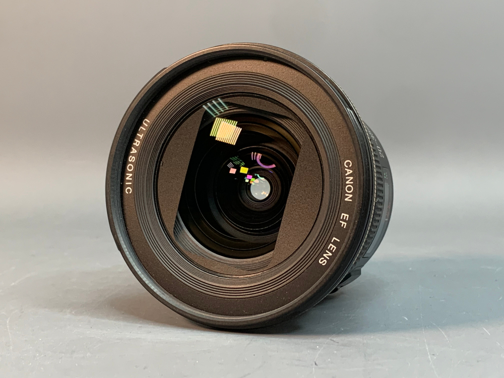 Canon EF 20-35mm f/3.5-4.5 USM