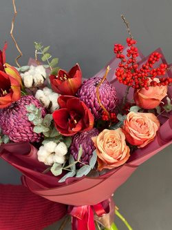 Букет для мамы с амариллисом и хлопком