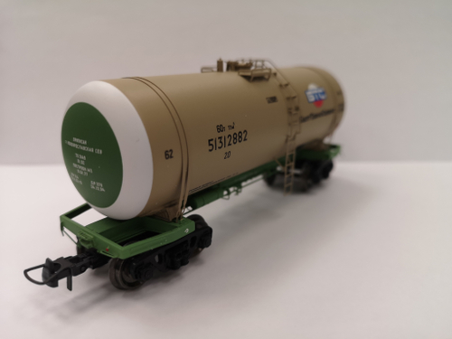 4-осная цистерна для бензина и светлых нефтепродуктов «БалтТрансСервис», № 51312882, РЖД