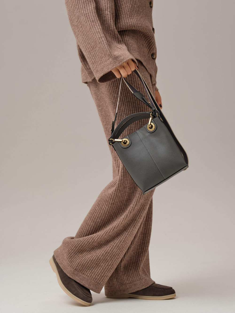 Сумка кожаная кросс-боди Deboro 30347 серый/сафьяно