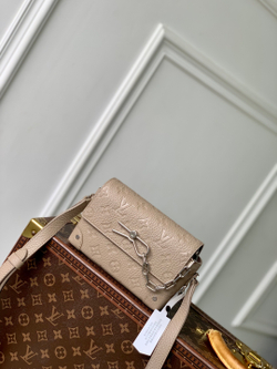 Louis Vuitton Steamer Wearable Wallet