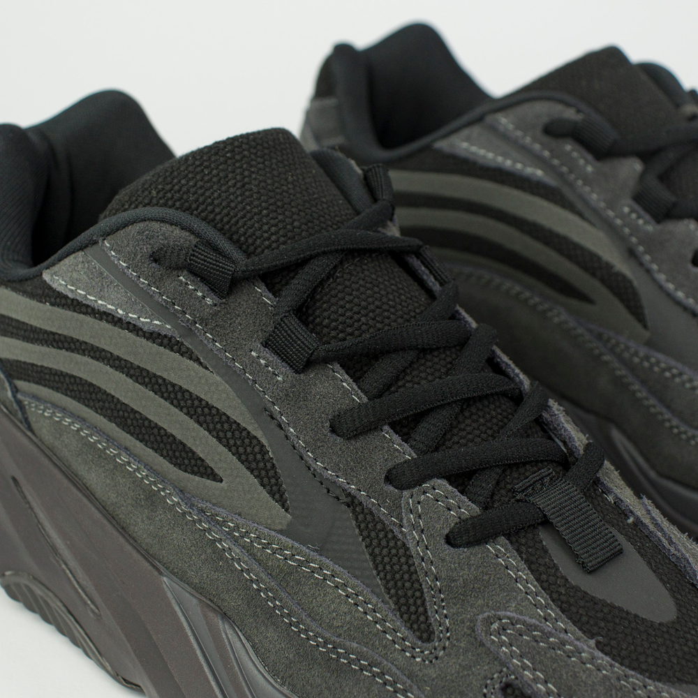Кроссовки Adidas Yeezy Boost 700 v2 Wmns Vanta