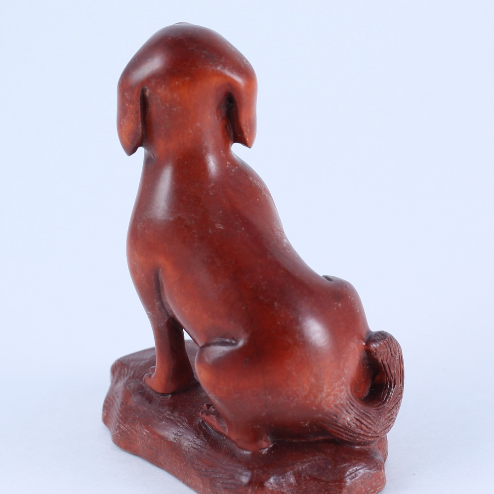 Нэцкэ Собака на подставке