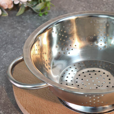 Дуршлаг 22см нерж с ручками на ножке