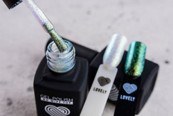 Топ без липкого слоя Lovely с зеленым шиммером Green Gold, 12ml