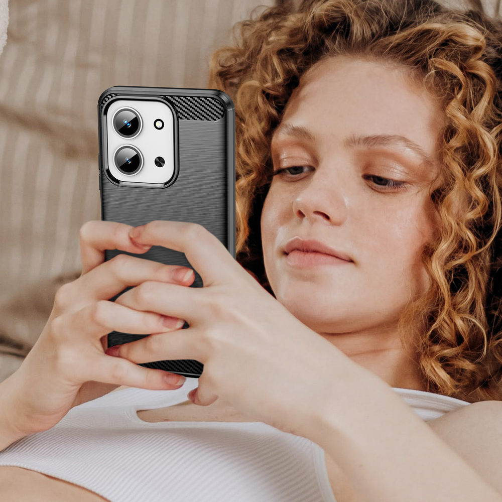 Чехол черного цвета с дизайном под карбон на Xiaomi Redmi 15C 4G, серия Carbon от Caseport