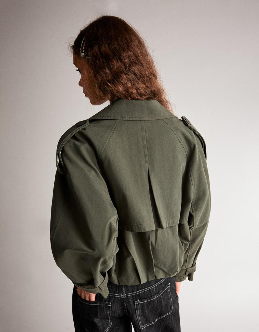 BERSHKA Короткая куртка-тренч с воздушным эффектом, хаки