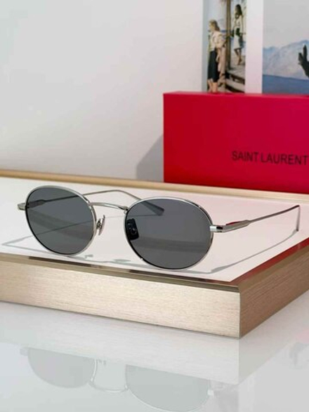 Солнцезащитные очки Yves Saint Laurent