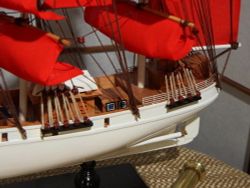 Meteor Lights Модель парусника "Secret" ( "Алые Паруса")