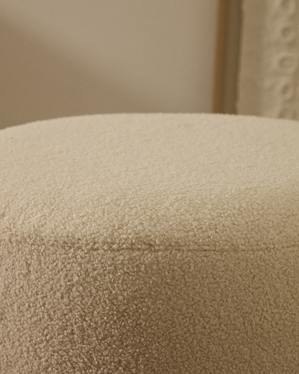 Kaeli Пуф для ног со съемным чехлом из экрю букле Ø 60