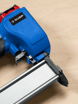 ЗУБР FST-50, пневматический нейлер для гвоздей по бетону и металлу ПРОФЕССИОНАЛ (31943)