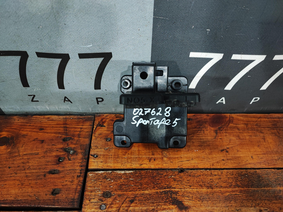 Кронштейн решетки радиатора Kia Sportage 5 (NQ5) 21-нв Б/У Оригинал 86357P1EA0