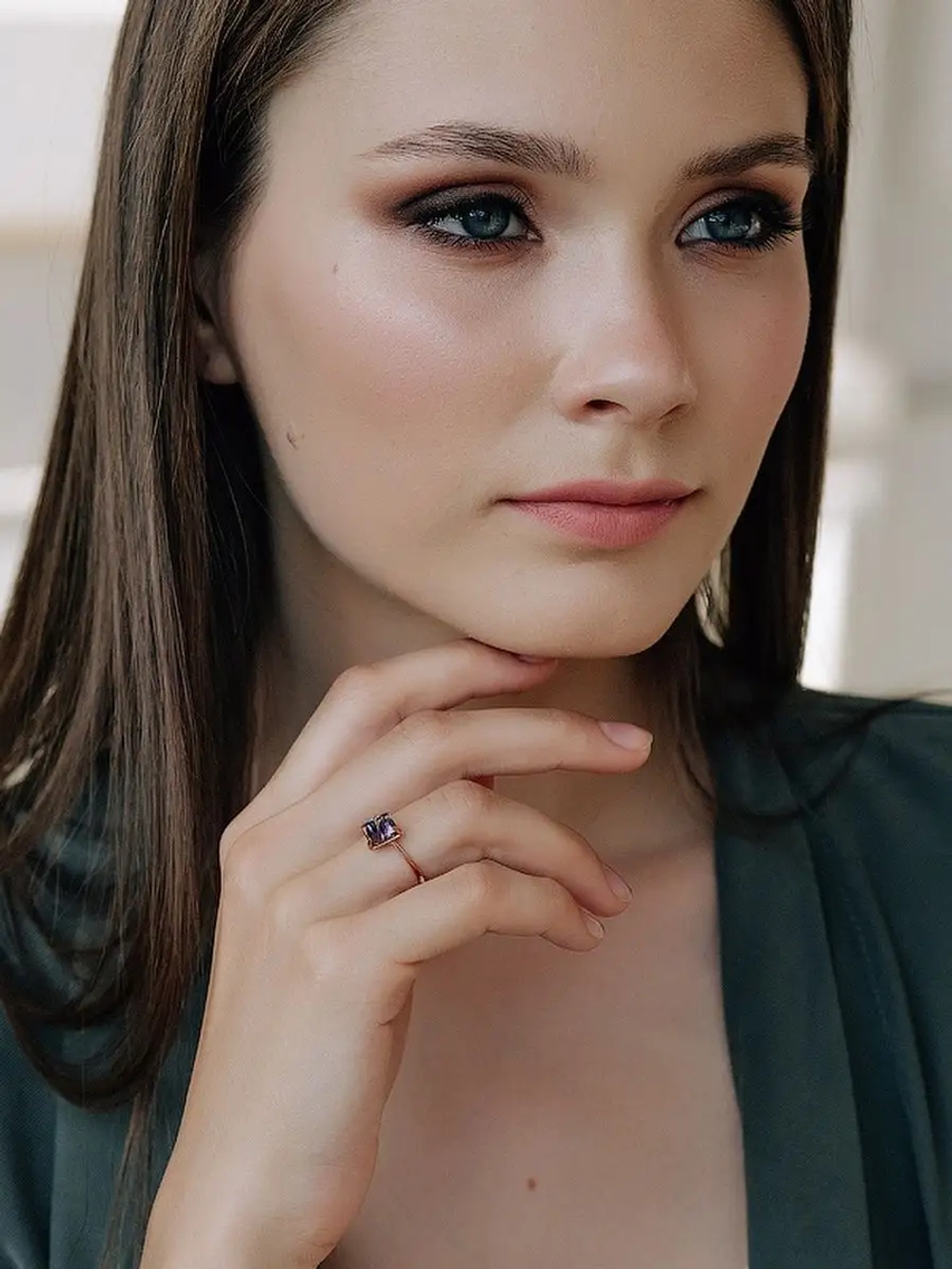 Кольцо Миражи тонкое с фиолетовым кристаллом Swarovski