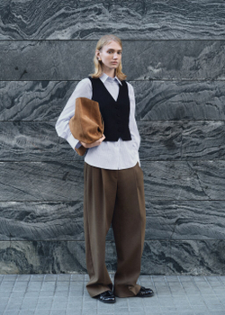 Костюмный жилет с пуговицами