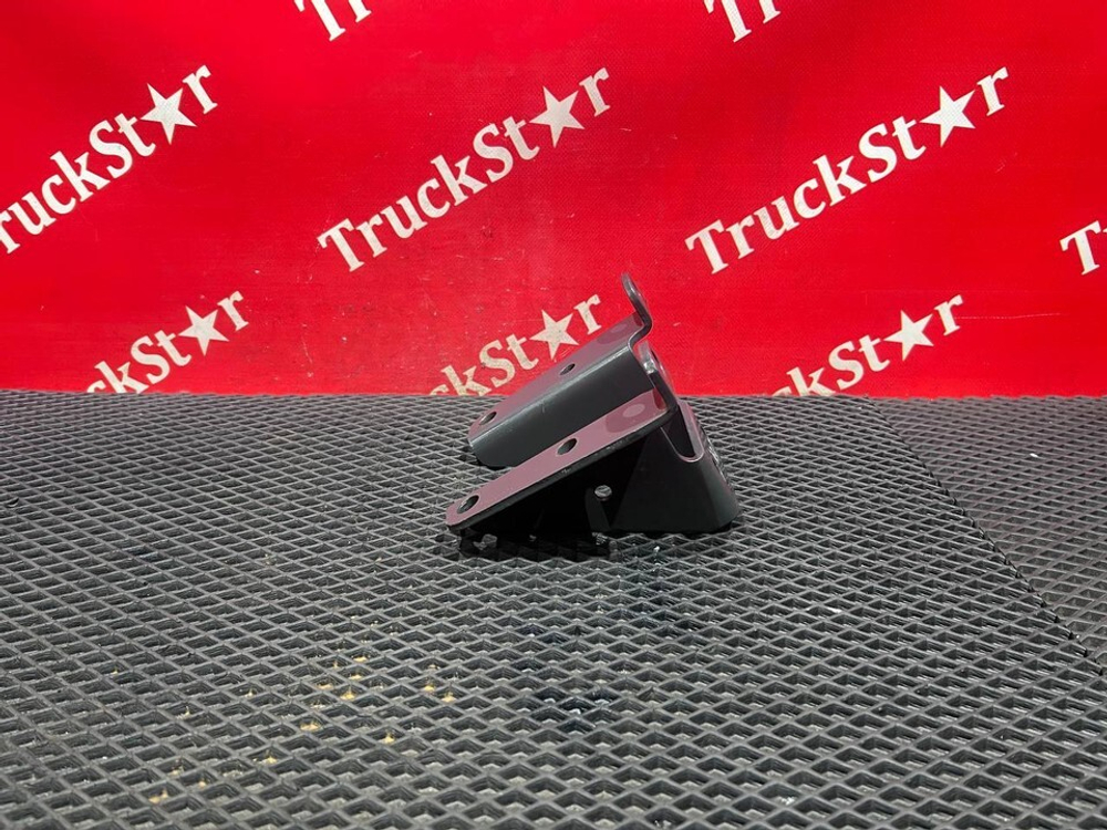 Кронштейн крыла заднего 2021г