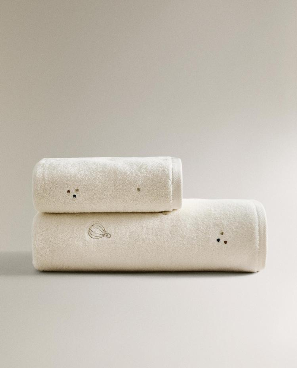 ZARA HOME ДЕТСКОЕ ПОЛОТЕНЦЕ С ВЫШИВКОЙ, СВЕТЛО-БЕЖЕВЫЙ