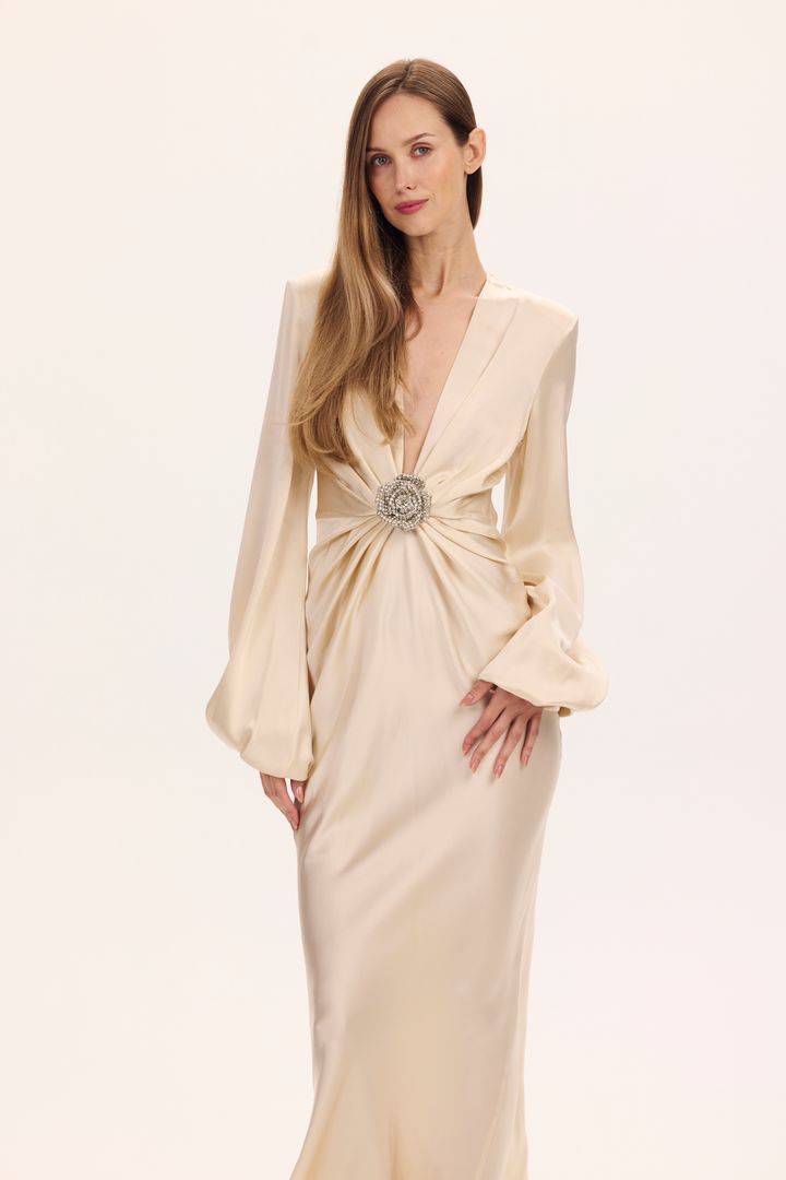 Платье с глубоким декольте и драпировкой