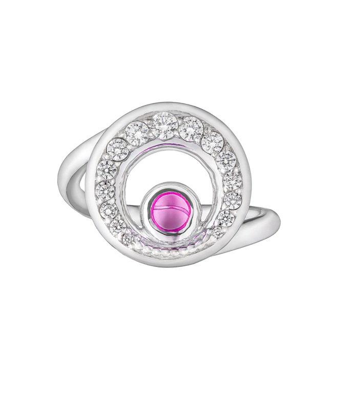Кольцо из серебра со вставками из выращенного рубина и бесцветных фианитов