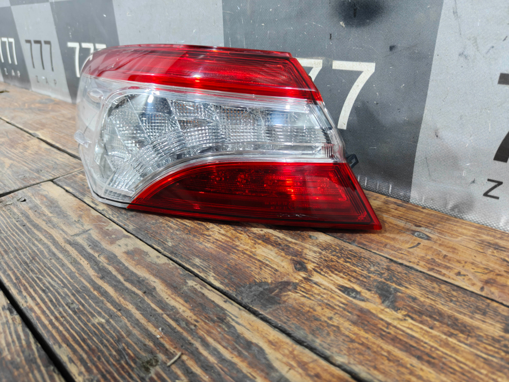 Фонарь задний левый Toyota Camry (XV70) 17-нв Б/У Оригинал 8156033690