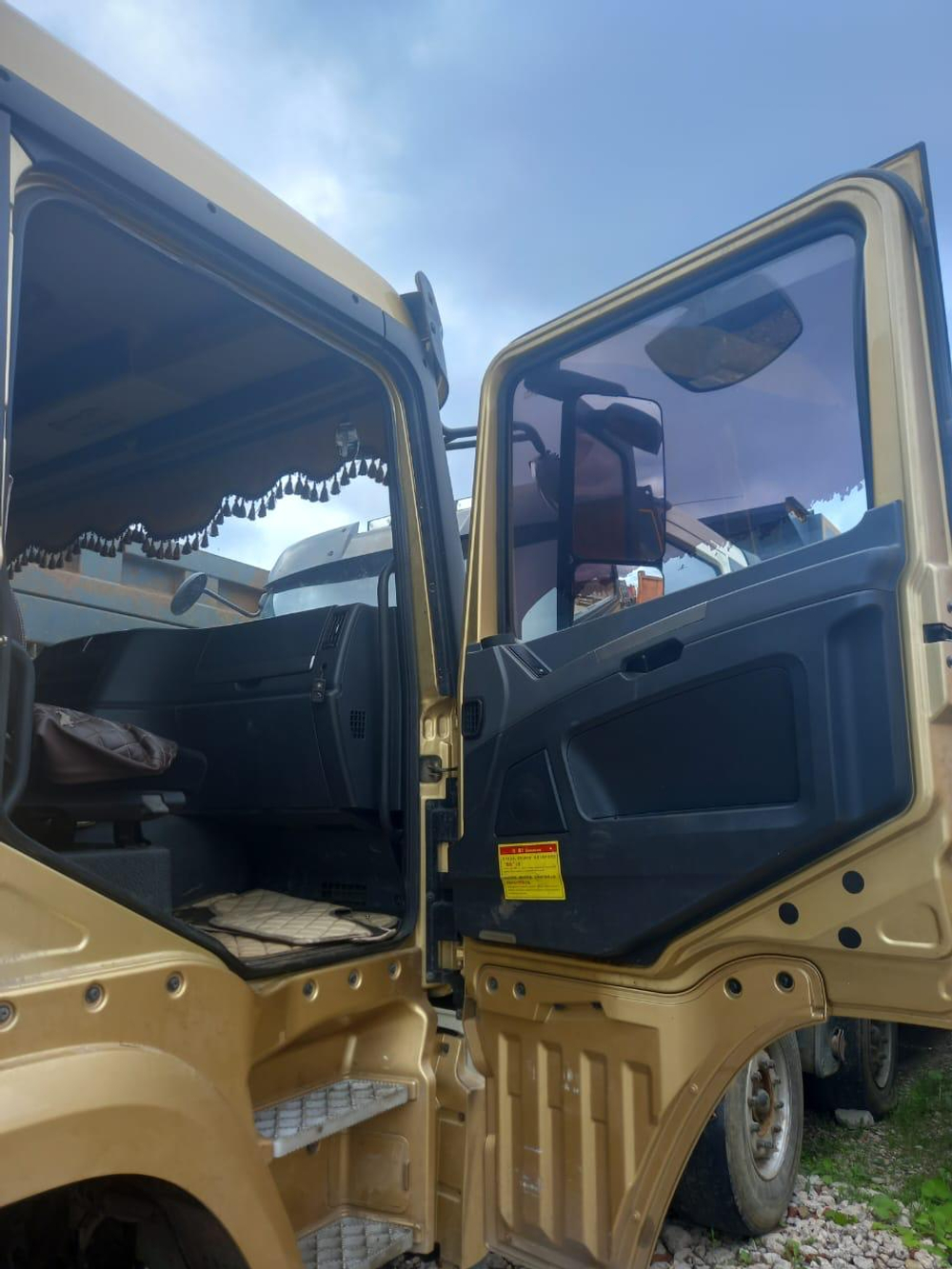 Shacman (Shaanxi) SX* 8x4 Самосвал SX331863366 (Дизельный, 12,5 л, 544 л.с., МТ)