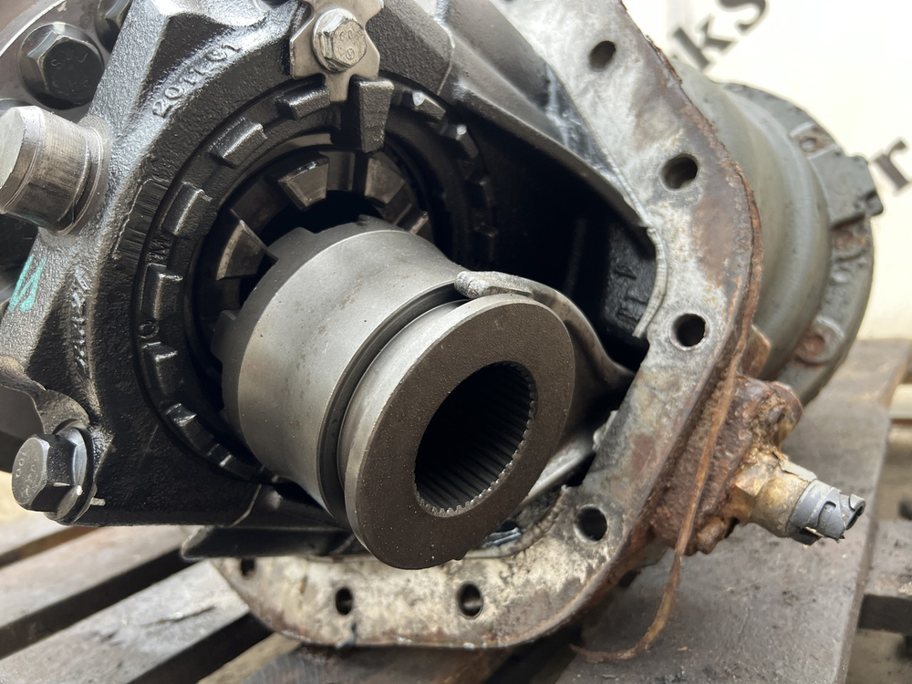 Редуктор проходного моста MCP16ZG KV180 4.77 2022г.