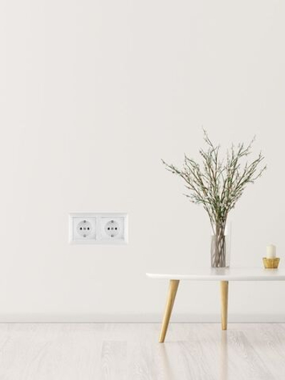 Legrand розетка 4320 с рамкой 2 с/к