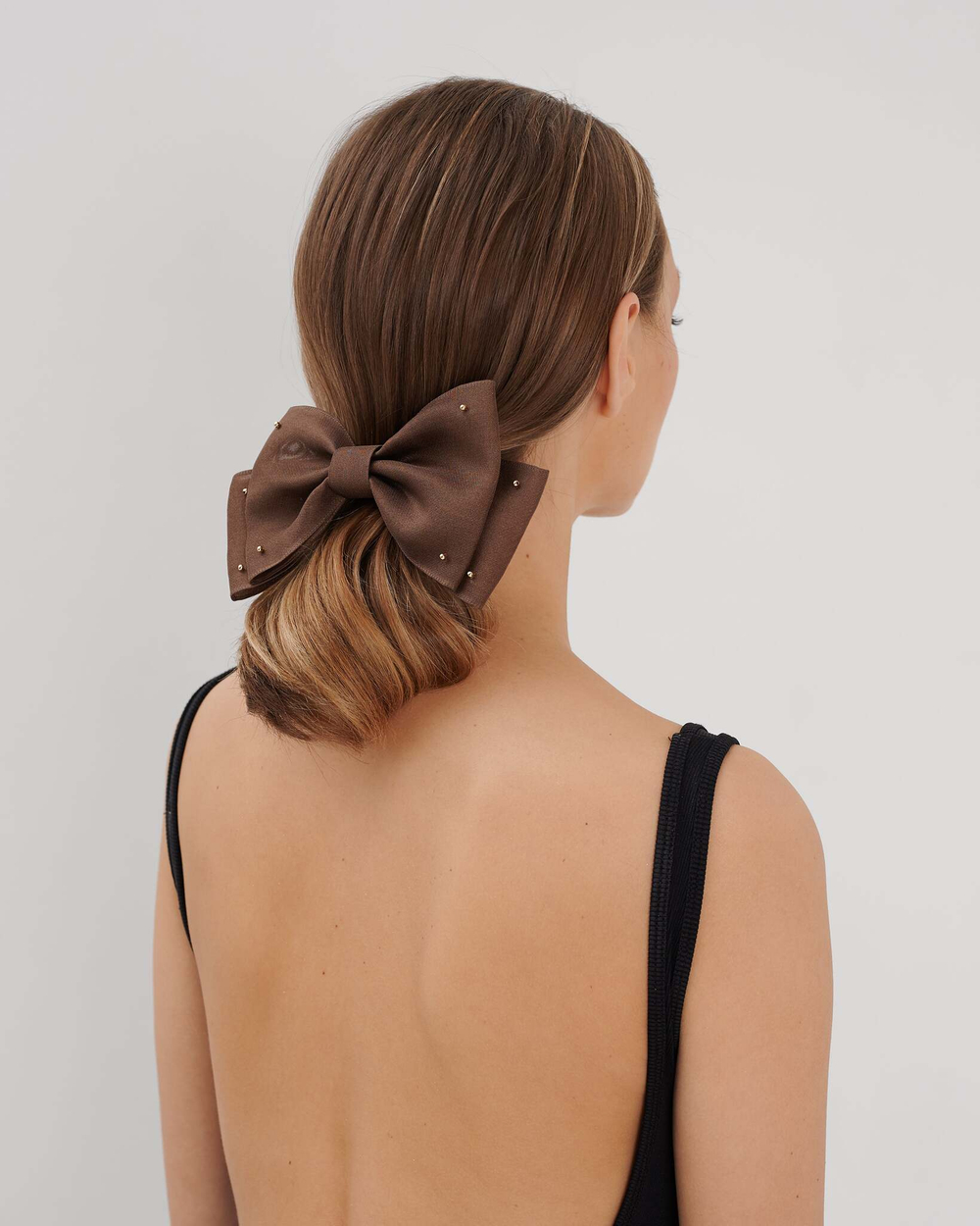 Бант "Балерина" коричневый с золотыми бусинами